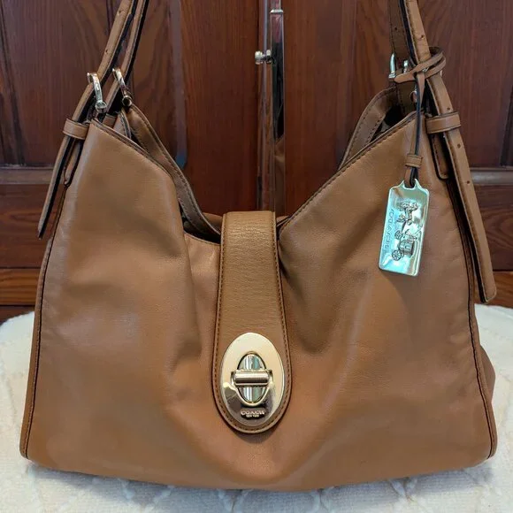 Coach #32221 Madison Carlye Tan Smooth Leather Shoulder Purse Bag - Picture 2 of 16